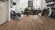 Wineo Purline Bioboden 1000 Wood L elastisch Strong Oak Cinnamon Landhausdiele M4V zum klicken Raum4